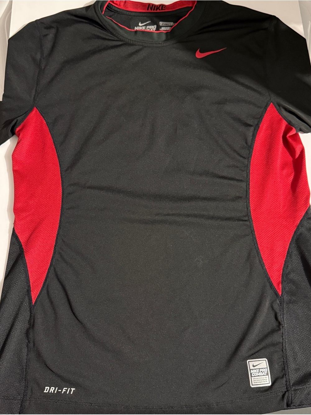 Nike Men’s Black and Red Short Sleeve Dri-FIT Training Tee